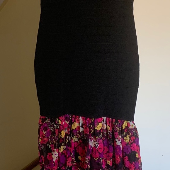 BEBE XS Beautiful strapless dress. - Picture 3 of 3